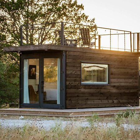 New The Perry Cozy Container Home เฟรเดอริกส์เบิร์ก ภายนอก รูปภาพ