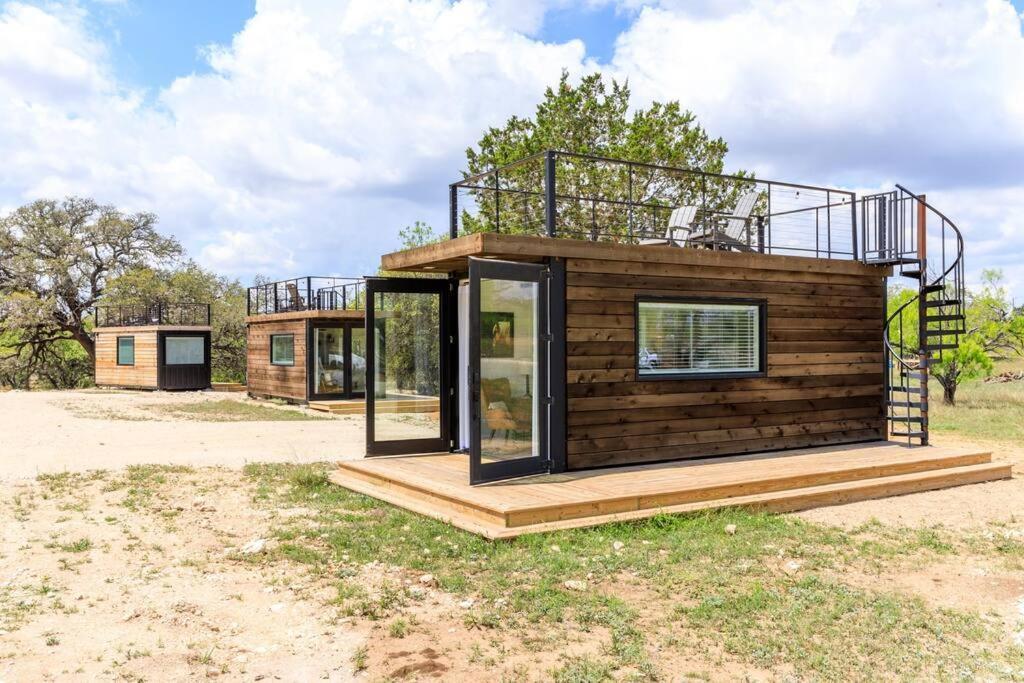 New The Perry Cozy Container Home เฟรเดอริกส์เบิร์ก ภายนอก รูปภาพ